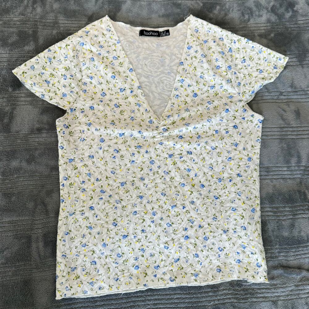 Boohoo White Blue Textured Floral V Neck Short Cap Sleeve Blouse Top Women's 8